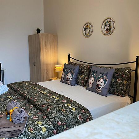 B & B Jasmine Santa Teresa Di Riva Buitenkant foto