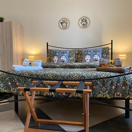 B & B Jasmine Santa Teresa Di Riva Buitenkant foto