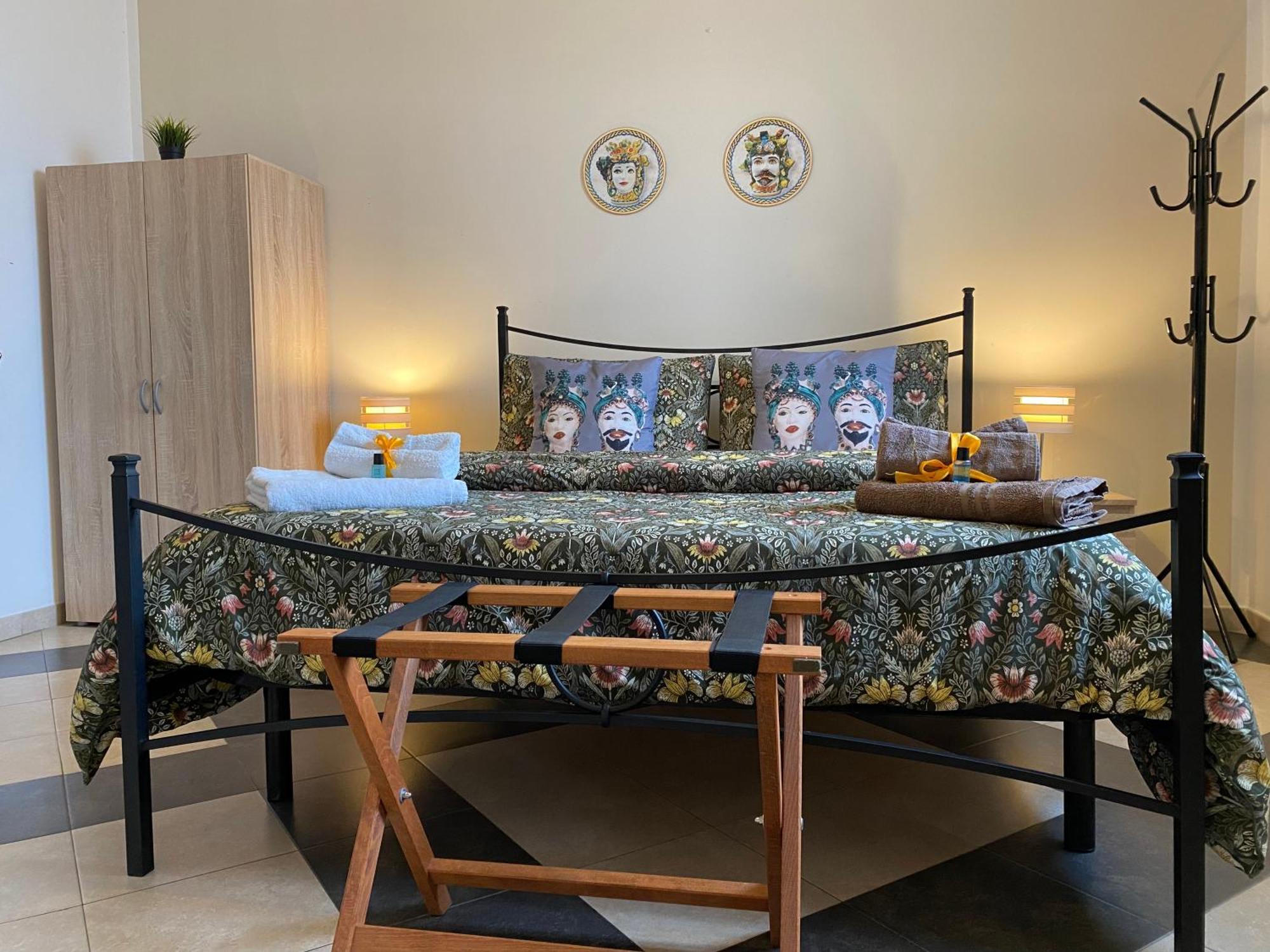 B & B Jasmine Santa Teresa Di Riva Buitenkant foto