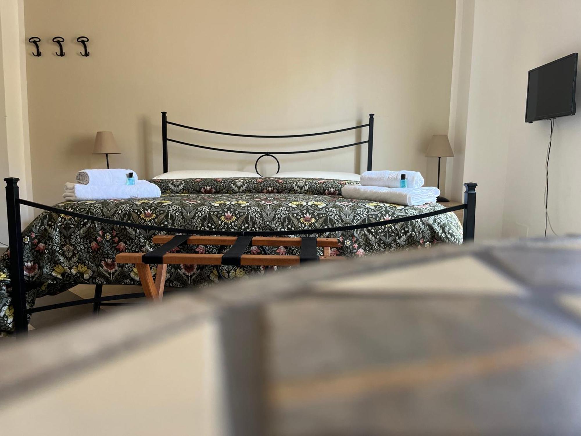 B & B Jasmine Santa Teresa Di Riva Buitenkant foto
